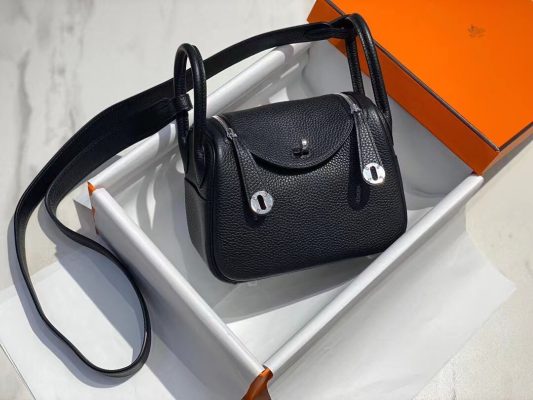 Lindy Mini Bag In 90% taurillon Clemence leather